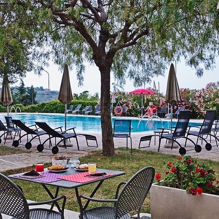 Castellaro Golf Resort מראה חיצוני תמונה