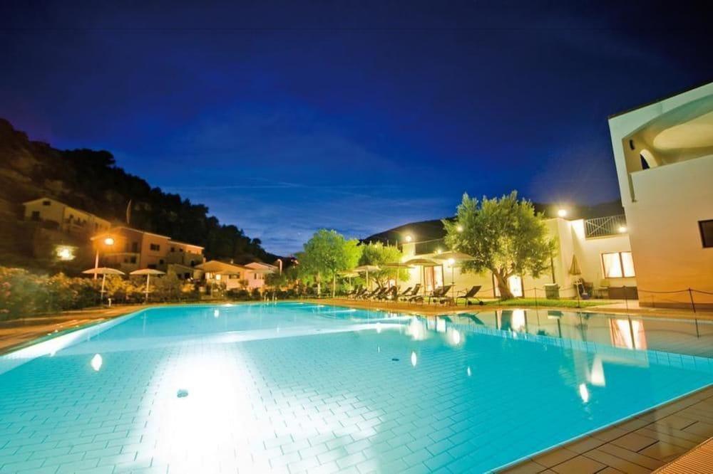Castellaro Golf Resort מראה חיצוני תמונה