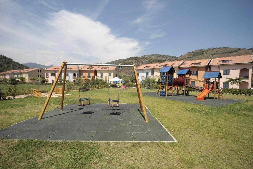 Castellaro Golf Resort מראה חיצוני תמונה