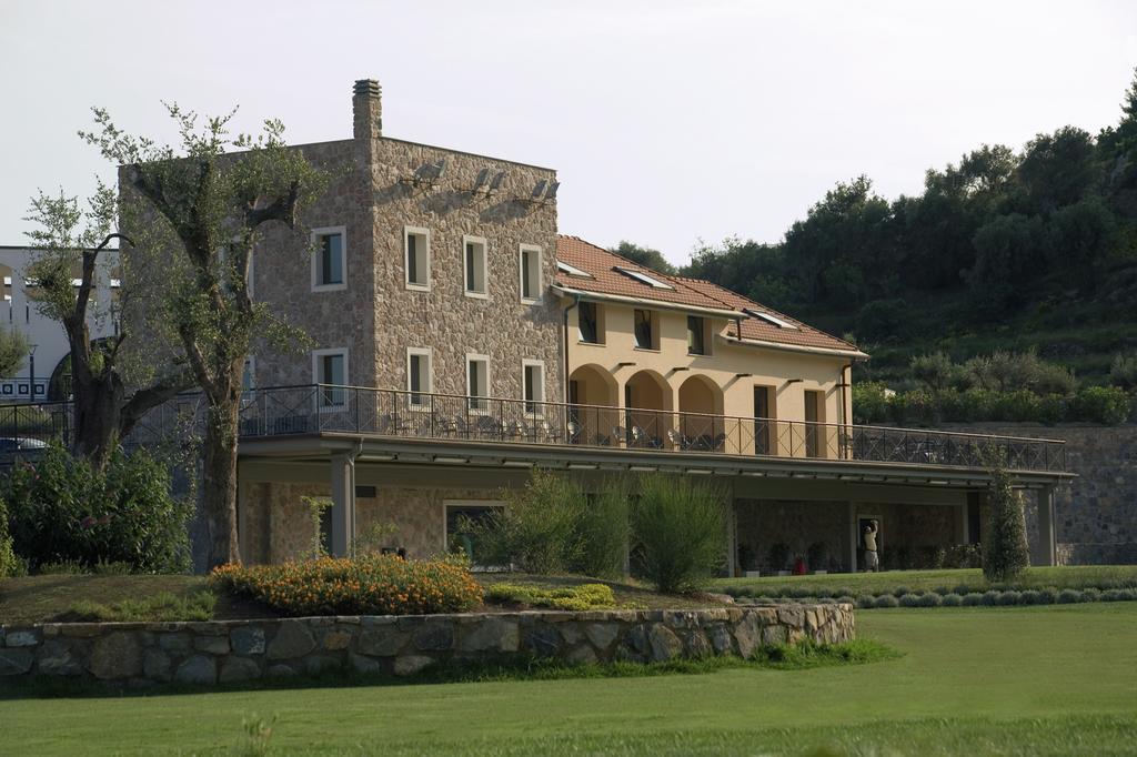 Castellaro Golf Resort מראה חיצוני תמונה