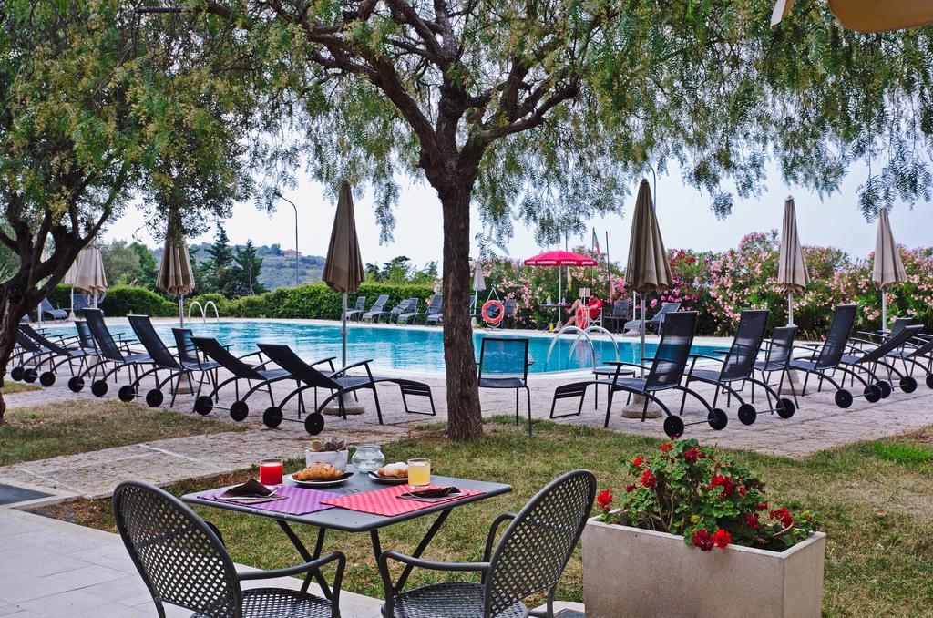 Castellaro Golf Resort מראה חיצוני תמונה