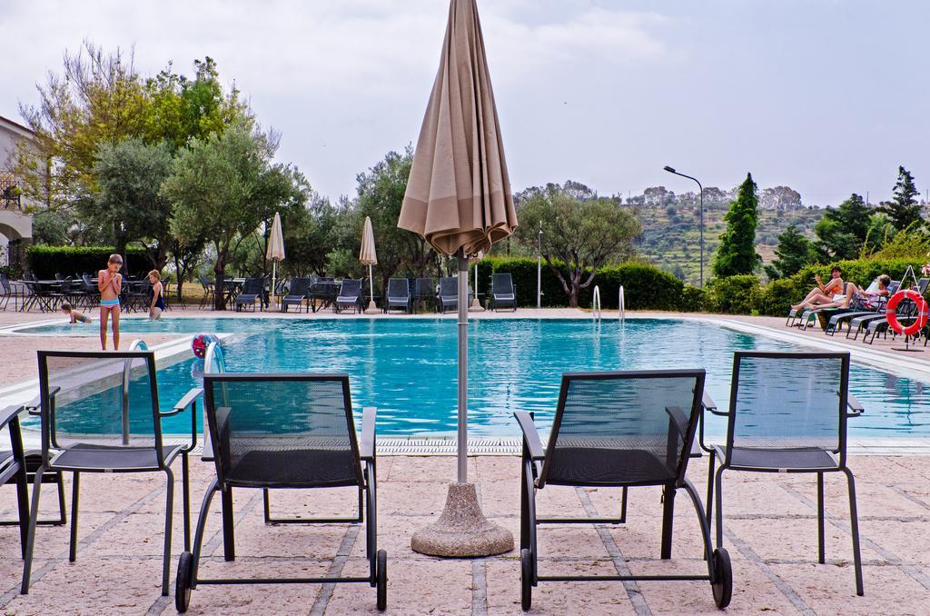 Castellaro Golf Resort מראה חיצוני תמונה