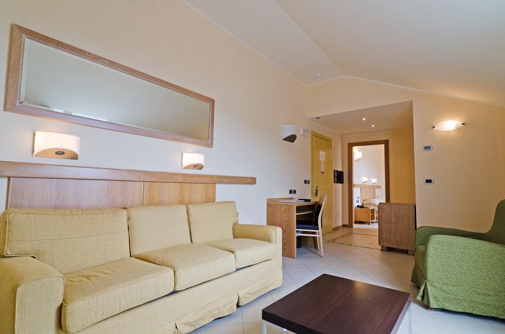 Castellaro Golf Resort מראה חיצוני תמונה