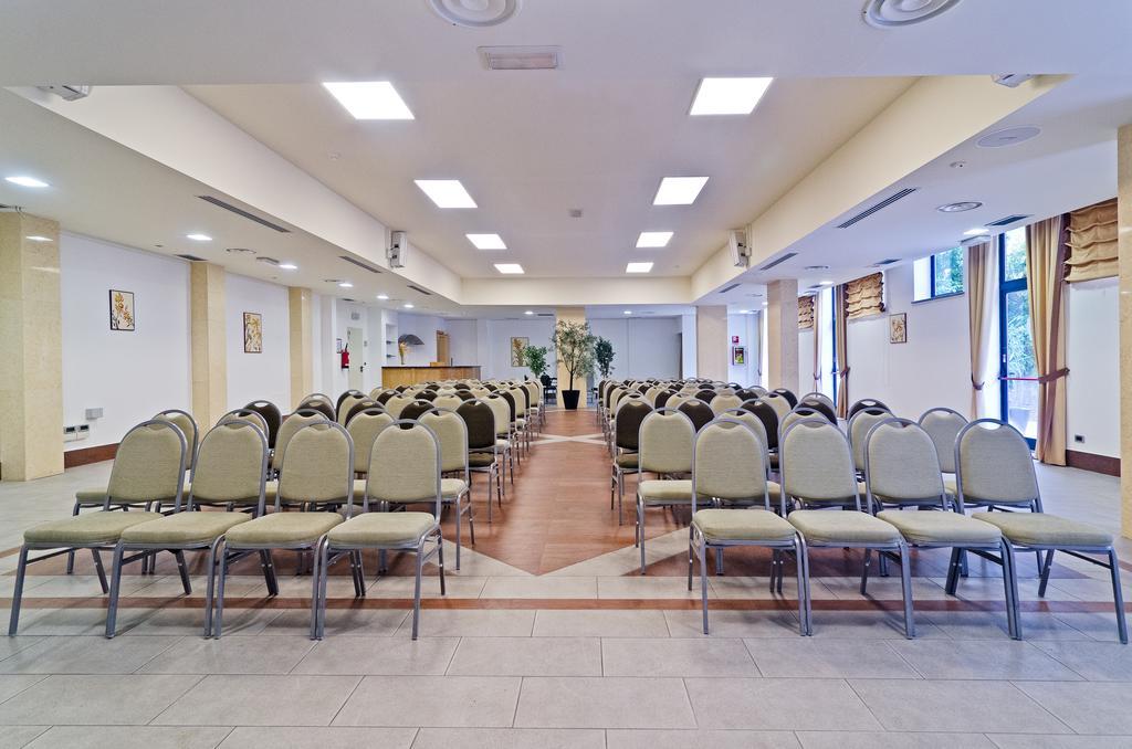 Castellaro Golf Resort מראה חיצוני תמונה