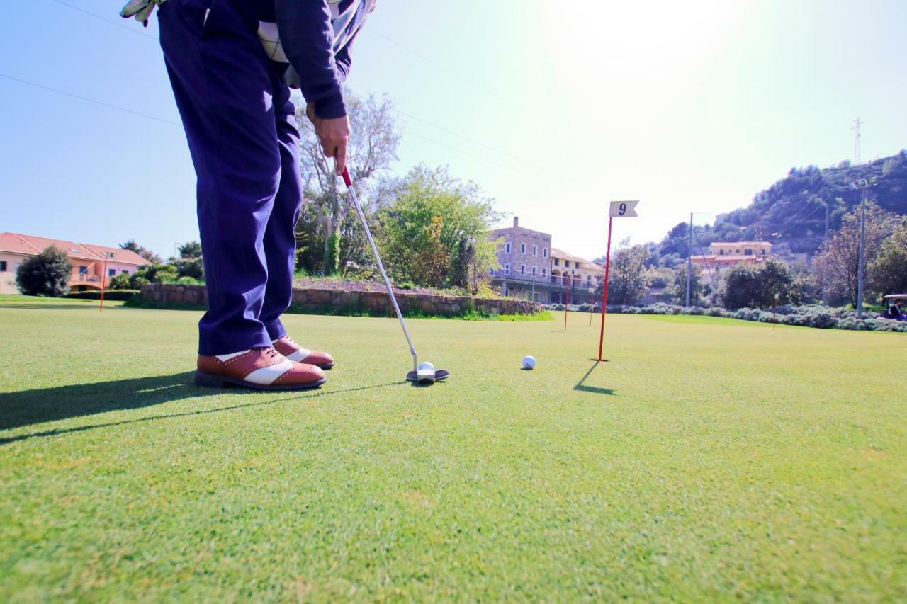 Castellaro Golf Resort מראה חיצוני תמונה