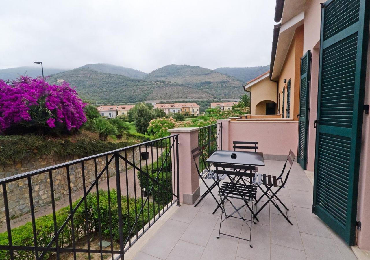 Castellaro Golf Resort מראה חיצוני תמונה